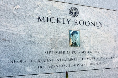 Foto de Los Ángeles, California - 16 de octubre de 2023: Tumba de MICKEY ROONEY en Hollywood Forever Cemetery ubicada en 6000 Santa Monica Blvd - Imagen libre de derechos