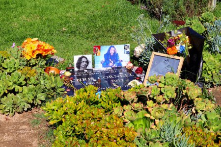 Téléchargez les photos : Los Angeles, Californie - 16 octobre 2023 : Tombe de CHRIS CORNELL au cimetière Hollywood Forever situé au 6000 Santa Monica Blvd - en image libre de droit