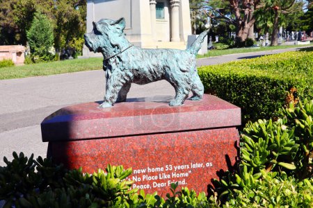 Photo for Los Angeles, California - October 16, 2023: TOTO Canine Movie Star Memorial, protagonist of the 1939 film The Wizard of Oz at Hollywood Forever Cemetery located at 6000 Santa Monica Blvd - Royalty Free Image