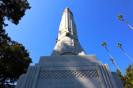 Téléchargez les photos : Los Angeles, Californie - 16 octobre 2023 : CARL MORGAN BIGSBY, la tombe Pioneer Atlas au cimetière Hollywood Forever situé au 6000 Santa Monica Blvd - en image libre de droit