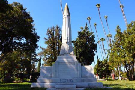 Téléchargez les photos : Los Angeles, Californie - 16 octobre 2023 : CARL MORGAN BIGSBY, la tombe Pioneer Atlas au cimetière Hollywood Forever situé au 6000 Santa Monica Blvd - en image libre de droit