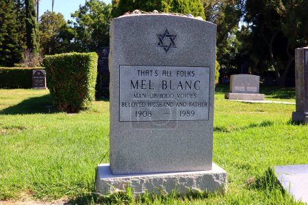 Téléchargez les photos : Los Angeles, Californie - 16 octobre 2023 : La tombe de MEL BLANC au cimetière Hollywood Forever situé au 6000 Santa Monica Blvd - en image libre de droit