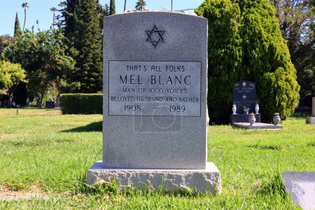 Foto de Los Ángeles, California - 16 de octubre de 2023: MEL BLANC grave at Hollywood Forever Cemetery located at 6000 Santa Monica Blvd - Imagen libre de derechos