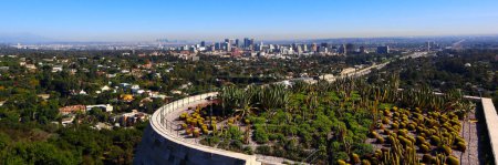 Téléchargez les photos : Los Angeles, Californie 2 novembre 2023 : Cactus Garden au Getty Center Museum, South Promontory - en image libre de droit