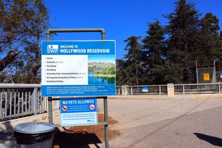 Téléchargez les photos : Hollywood, Los Angeles, Californie - 2 novembre 2023 : vue du panneau du réservoir HOLLYWOOD - en image libre de droit