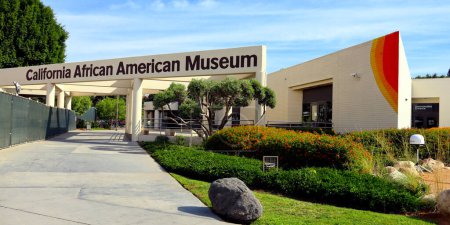 Foto de Los Ángeles, California - 4 de noviembre de 2023: CAAM California African American Museum in Exposition Park, Los Ángeles - Imagen libre de derechos