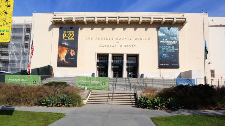 Téléchargez les photos : Los Angeles, Californie - 4 novembre 2023 : Los Angeles County Museum of Natural History situé à Exposition Park, Los Angeles - en image libre de droit