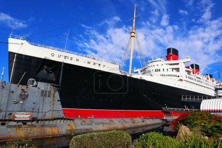 Téléchargez les photos : Long Beach, Californie - 7 octobre 2023 : Queen Mary Ship. Un paquebot britannique à la retraite transformé en musée, restaurant et hôtel - en image libre de droit