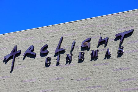 Foto de Hollywood, Los Ángeles, California - 5 de octubre de 2023: logo ArcLight Cinemas en Hollywood - Imagen libre de derechos