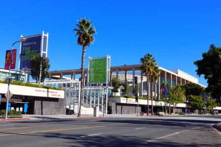 Foto de Los Ángeles, California - 7 de octubre de 2023: The Music Center, Dorothy Chandler Pavilion, LA Opera located at 135 N Grand Ave, Los Angeles - Imagen libre de derechos