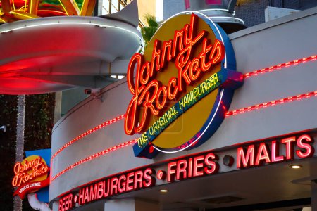 Foto de Universal City, Hollywood, California - 3 de octubre de 2023: Johnny Rockets, The Original Hamburger. Hamburguesas icónicas, batidos, papas fritas y diversión en CityWalk en Universal Studios Hollywood - Imagen libre de derechos