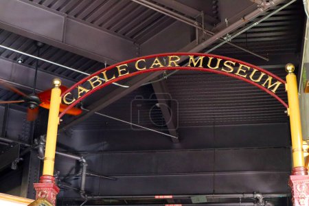 Téléchargez les photos : San Francisco (Californie) - 25 octobre 2023 : San Francisco CABLE CAR Museum situé au 1201 Mason St.. - en image libre de droit