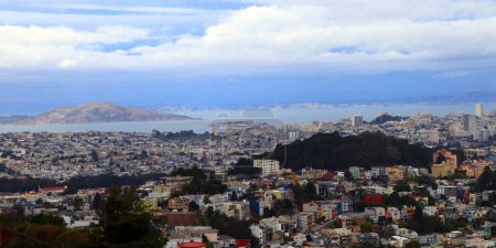 Téléchargez les photos : San Francisco, Californie : Vue sur les toits de San Francisco depuis Twin Peaks - en image libre de droit