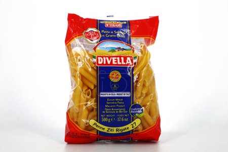 Téléchargez les photos : Rome, Italie - 14 février 2024 : Pâtes DIVELLA, blé dur Semoule de blé Pâtes macaroni. Nourriture italienne traditionnelle fabriquée à Rutigliano, Italie - en image libre de droit