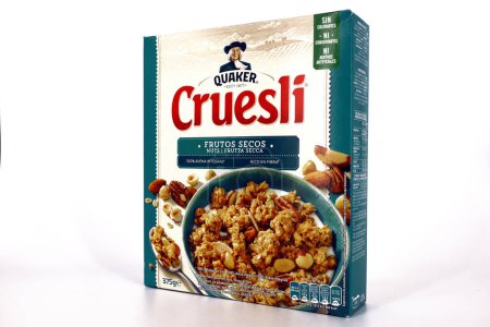 Téléchargez les photos : Rome, Italie - 14 février 2024 : Quaker Cruesli Nuts granola croquant. Quaker Cruesli est une marque de PepsiCo - en image libre de droit