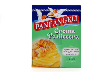 Foto de Roma, Italia - 17 de febrero de 2024: Natillas en polvo PANEANGELI. Paneangeli es una marca italiana de Cameo Dr. Oetker - Imagen libre de derechos