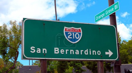 Téléchargez les photos : Los Angeles, Californie : Interstate 210 Foothill Freeway Panneau d'entrée de San Bernardino - en image libre de droit