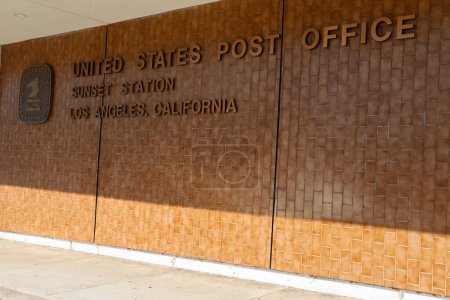 Foto de Los Ángeles, California - 7 de mayo de 2024: USPS United States Post Office, Sunset Station, Los Ángeles - Imagen libre de derechos