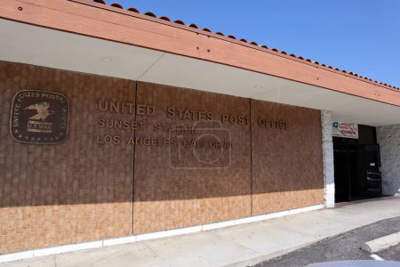 Téléchargez les photos : Los Angeles, Californie - 7 mai 2024 : USPS United States Post Office, Sunset Station, Los Angeles - en image libre de droit