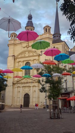 Téléchargez les photos : Parapluies colorés dans le ciel - en image libre de droit