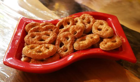 Téléchargez les photos : "Timoni "- Biscuits français au sucre. Petits pains feuilletés. - en image libre de droit