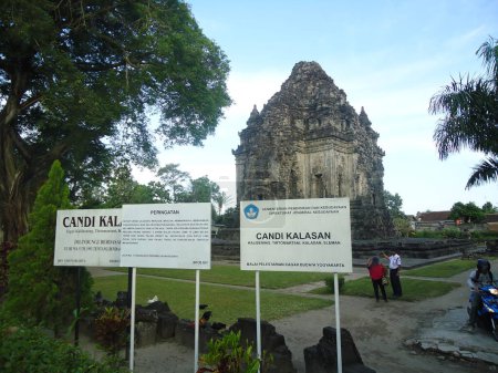 Téléchargez les photos : 10 août 2013, Java central - Indonésie : L'entrée du temple kalasan à Jogjakarta Indonésie, est considérée comme le plus ancien temple bouddhiste du centre de Java. - en image libre de droit