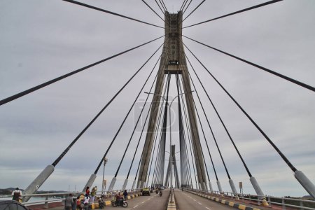 Téléchargez les photos : Batam, Riau Island - December 10, 2022: View at the Barelang Bridge road connecting between islands. - en image libre de droit