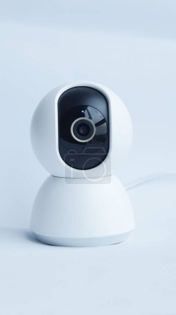 White Smart Home tragbarer cctv für Ihre Heimüberwachung Sicherheit isoliert auf weiß.
