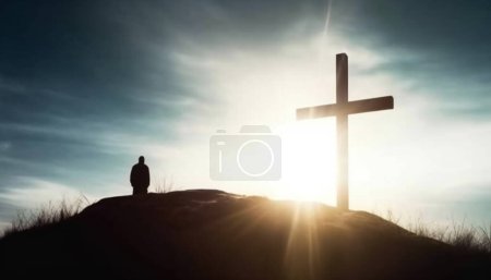 Silhouette des christlichen Kreuzes auf dem Hügel Frieden und spirituelles Symbol des christlichen Volkes. Inspiration, Auferstehungshoffnung und Konzept.