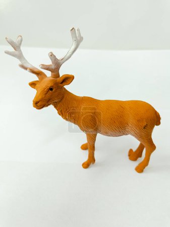 Téléchargez les photos : Brown deer animal figure with beautiful horn. - en image libre de droit