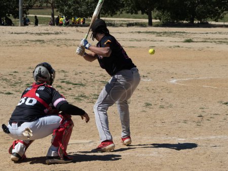 Téléchargez les photos : Jouer à un jeu de baseball avec l'équipe complète - en image libre de droit