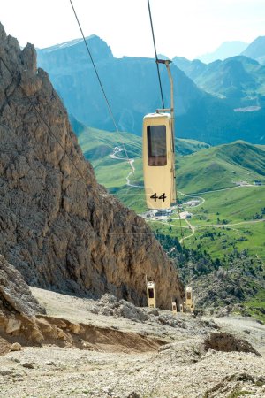 Téléchargez les photos : Dolomites, Italie - Téléphérique de Forcella Sassolungo, Selva di Val Gardena - en image libre de droit