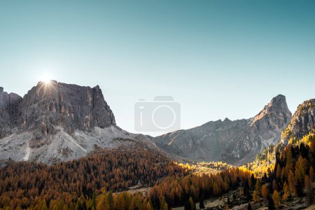 Téléchargez les photos : Dolomites, Italie - Panorama des Dolomites d'Ampezzo en automne - en image libre de droit