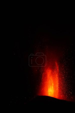 Foto de Erupción volcánica la palma españa rojo y negro - Imagen libre de derechos