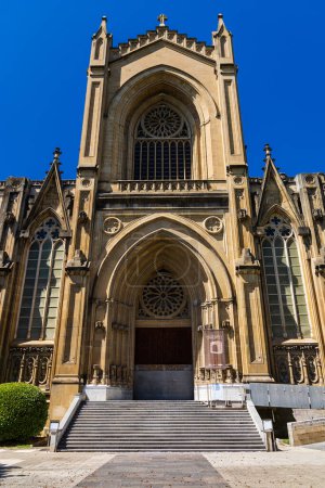 Foto de Catedral de María Inmaculada de Vitoria (Catedral Nueva), construida en el siglo XX, de estilo gótico. Vitoria-Gasteiz, País Vasco, Álava, norte de España. - Imagen libre de derechos