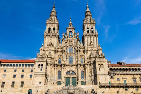 Die Fassade der Kathedrale von Santiago de Compostela, einem Wallfahrtsort im romanischen, gotischen und barocken Stil. Galicien, Spanien.