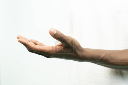 Foto de Primer plano de la mano masculina afroamericana joven - Imagen libre de derechos