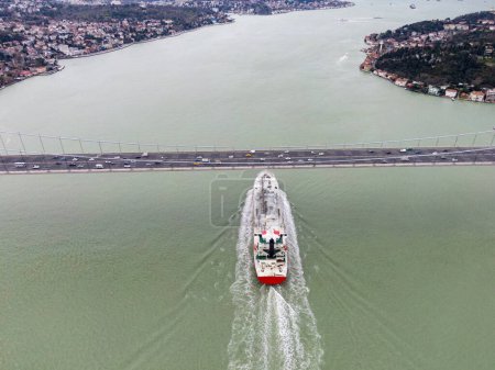 Téléchargez les photos : Images aériennes de navires porte-conteneurs ultra grands - en image libre de droit