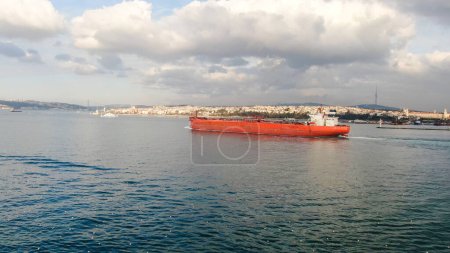 Téléchargez les photos : Images aériennes de navires porte-conteneurs ultra grands - en image libre de droit