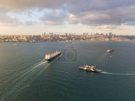 Foto de Imágenes aéreas de buques portacontenedores ultra grandes - Imagen libre de derechos
