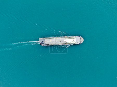 Foto de Vista aérea del buque de carga con contenedores de carga - Imagen libre de derechos
