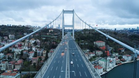 Foto de El puente de Osmangazi atraviesa el Golfo de Izmit en Dilovasi, Turquía, - Imagen libre de derechos