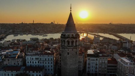 Téléchargez les photos : La Tour De Galata, istanbul Turquie - en image libre de droit