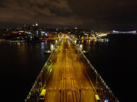 Foto de Puente del Palacio por la noche, Sankt-Petersburg - Imagen libre de derechos