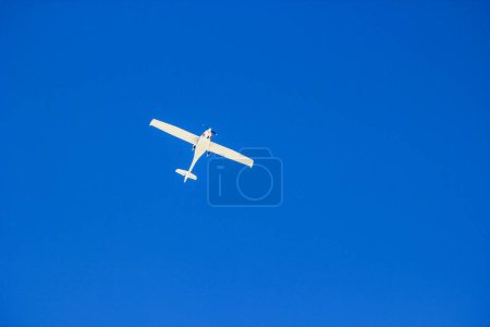 Téléchargez les photos : Avions effectuant de la voltige au salon de l'aéronautique - en image libre de droit