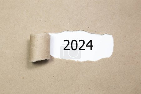 2024 zerrissenes braunes Papier