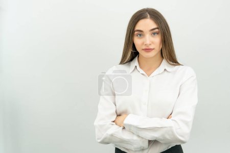 Foto de Retrato de estudio de una joven empresaria siolada sobre fondo blanco - Imagen libre de derechos