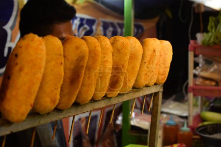 Foto de De pie corndog en exhibición por indonesia comida de la calle, Coreano Auténtico Corndog - Imagen libre de derechos
