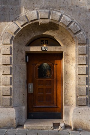 Téléchargez les photos : Vieille porte en pierre dans la ville de Stuttgart, Art Nouveau. - en image libre de droit