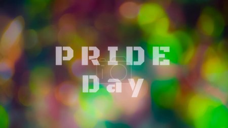 Téléchargez les photos : Texte de la fierté colorée isolé en arrière-plan déconcentré, concept de fond de LGBTQ ou Journée internationale de la fierté. - en image libre de droit